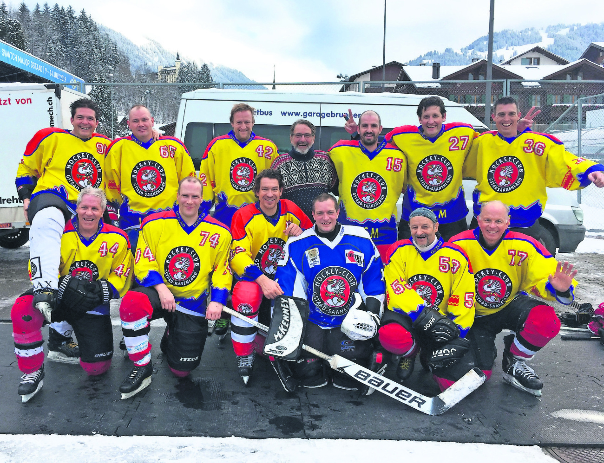 Jean-Michel Barbey (in the middle with the Norwegian pullover) together with the Gstaad Hockey Seniors in 2020 at the tournament for Seniors.