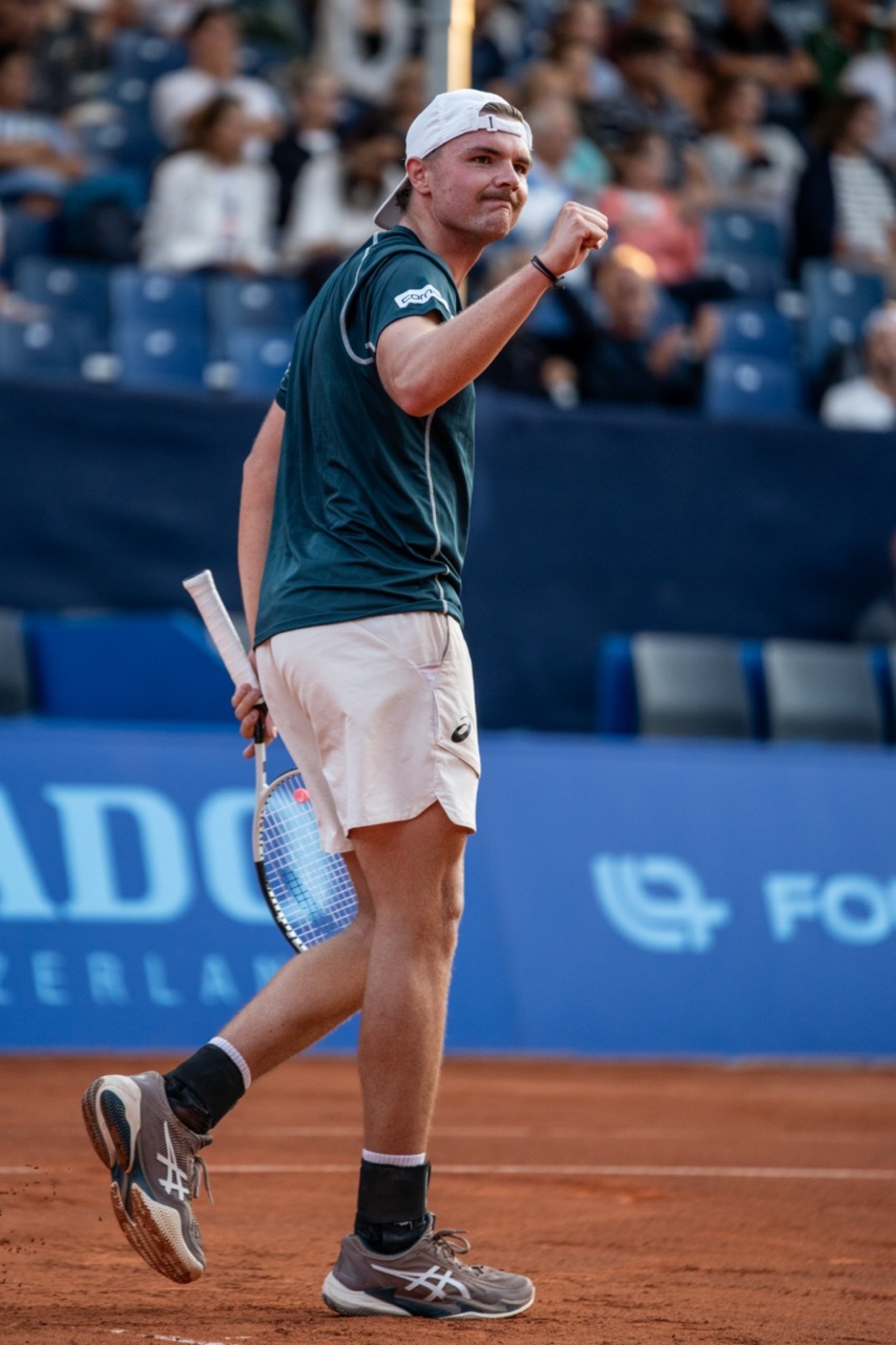 Dominic Steicker clintching his fist and the final set (c) Breakpoint Images - EFG Swiss Open Gstaad 2025