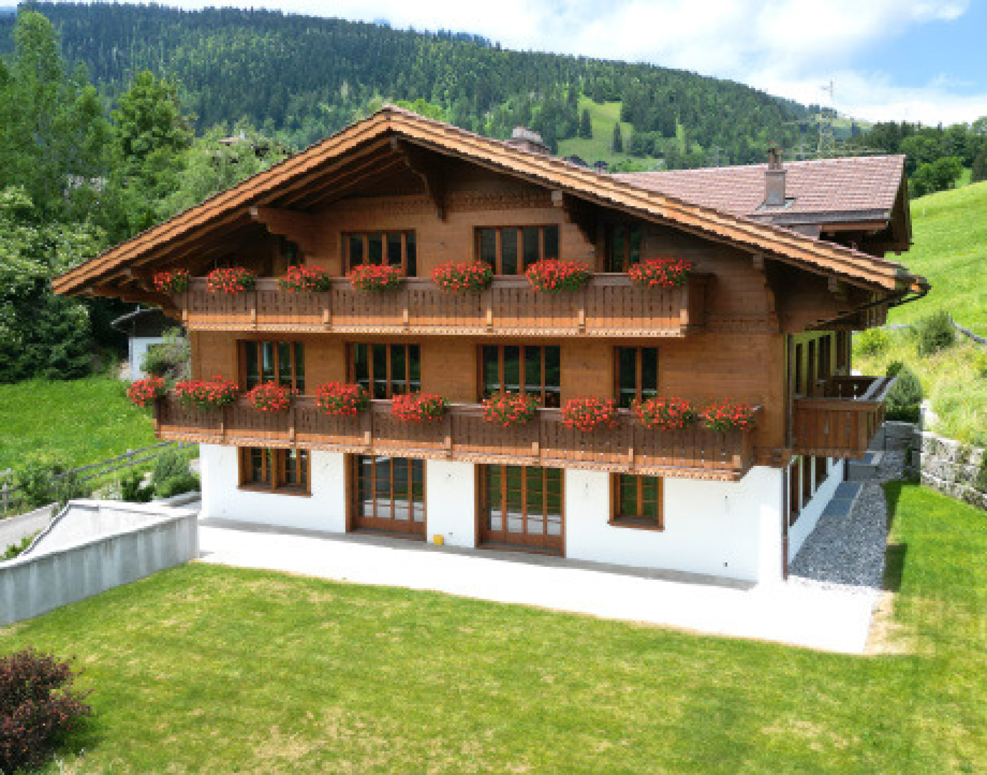 Stunning new chalet with 3 luxury apartments