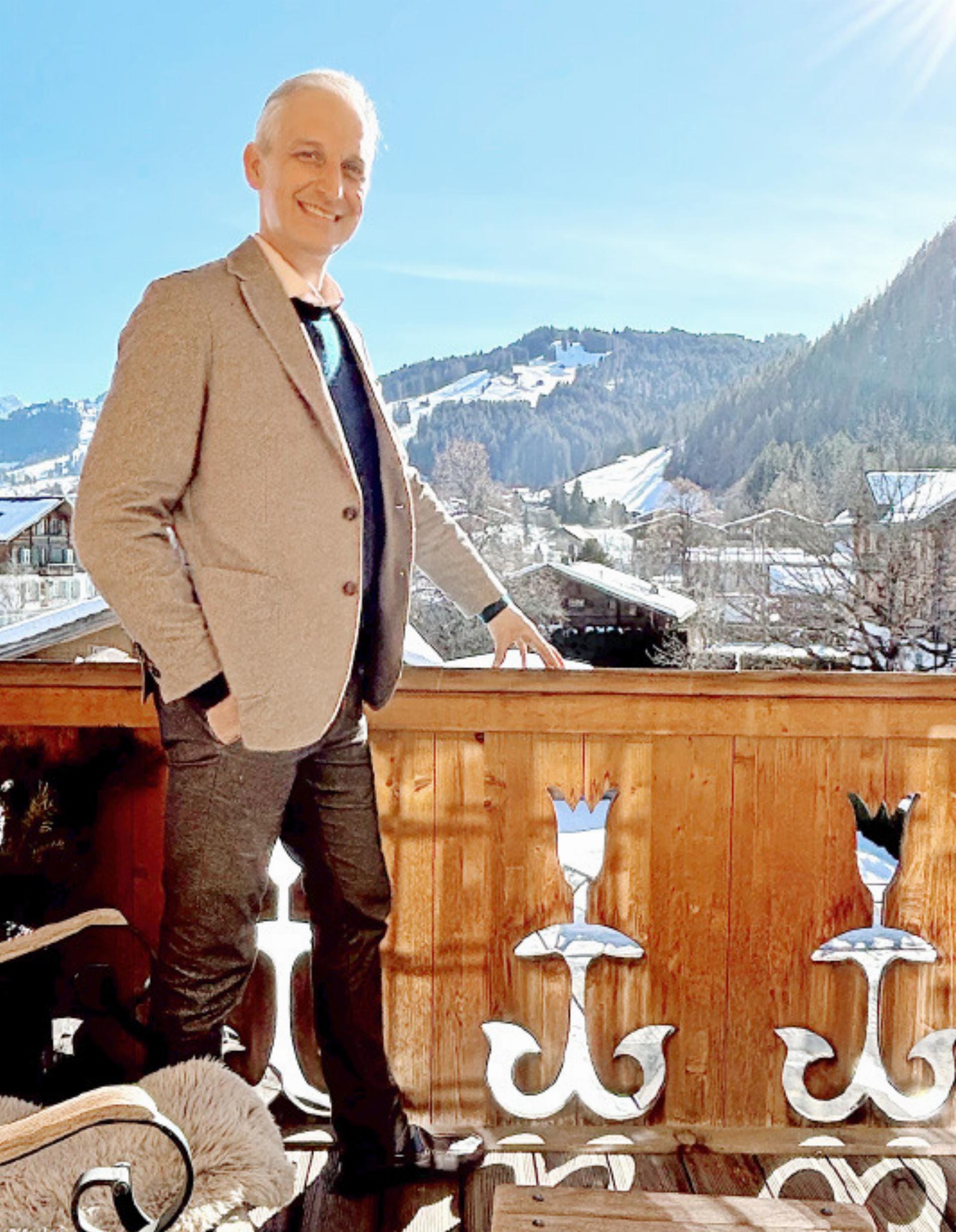 Together with his wife and their five children, Dr Thomas has chosen the Saanenland as home. The family values the community