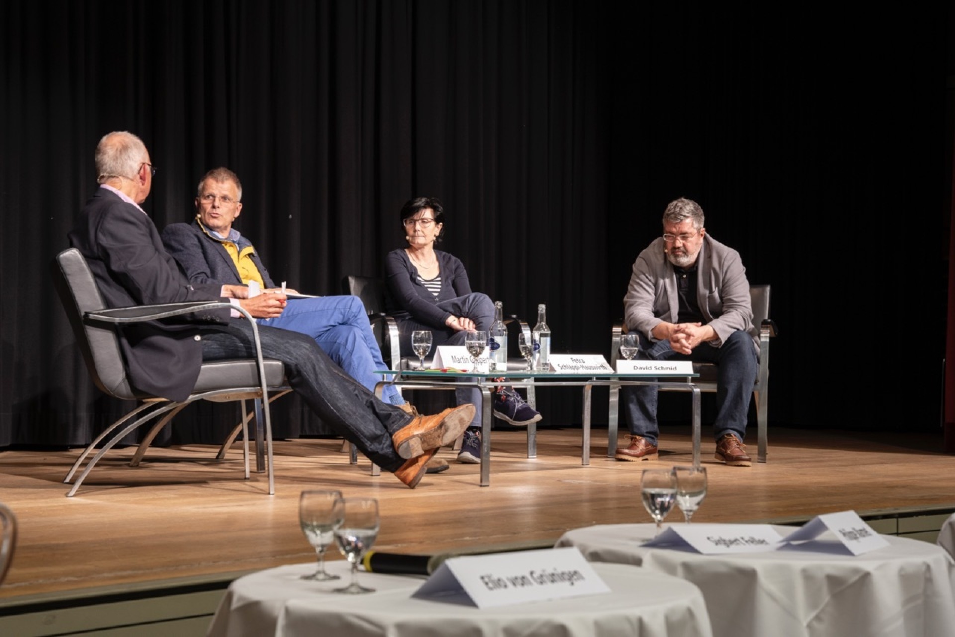 Frank Müller interview the 3 candidates for the presidium of the Municipal Council | Photos by Jocelyne Page, AvS