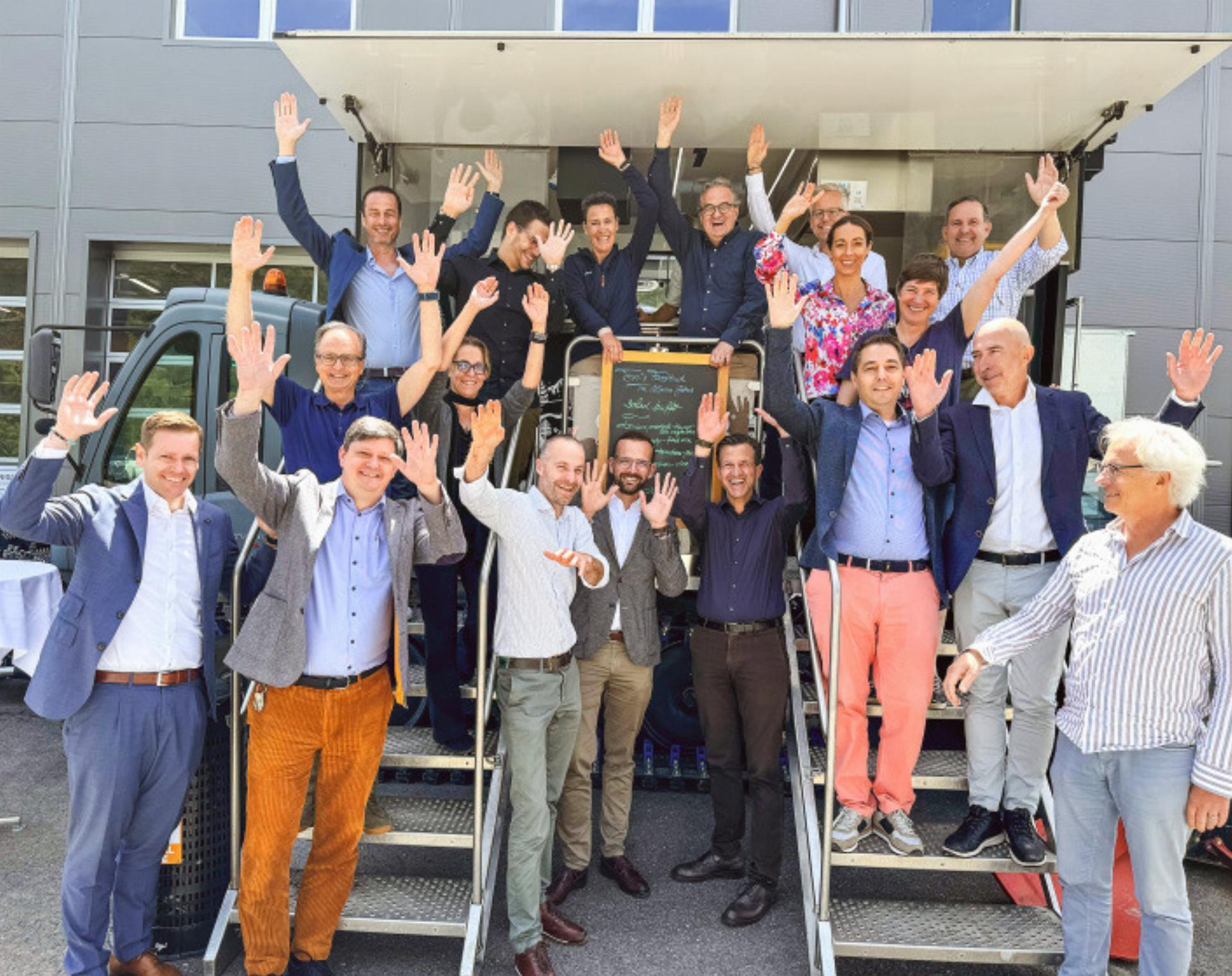 The members of IG Gstaad-Saanenland celebrate the ten-year anniversary of their cooperative