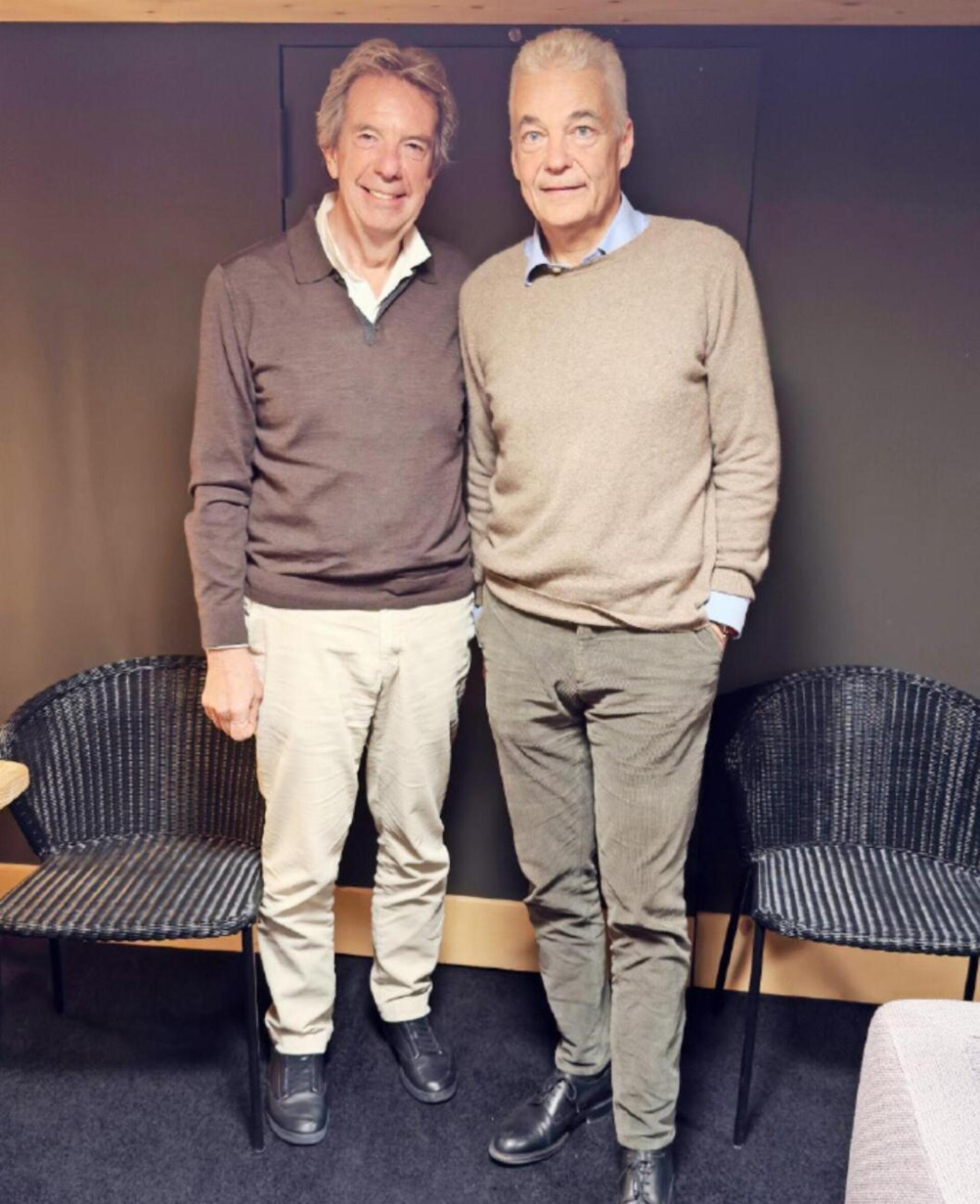 Philippe Gudin (left) hands over the presidency of Wasserngrat 2000 AG to his successor Antoine Spillmann. Photo: Marco Kellenberger