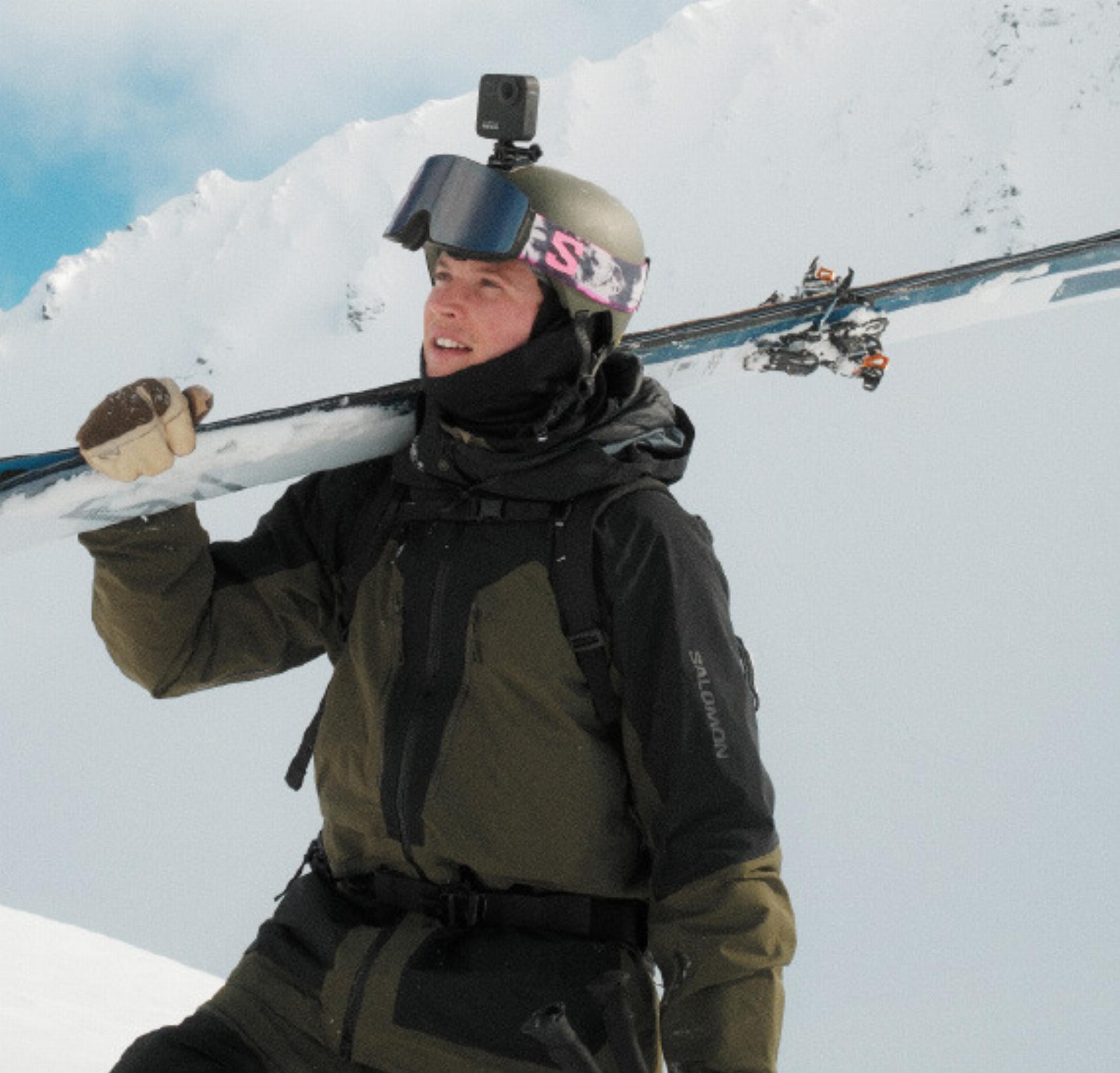 Born in Zweisimmen and raised in Gstaad’s Rütti neighbourhood, Ryter studied digital marketing in Nottingham, England. He now balances his part-time marketing work for a Gstaad real estate agency with his passion for filmmaking and freeriding, proving that homegrown talent can shine on the global stage.