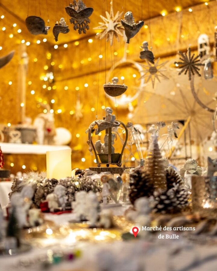  Crafted Christmas ornaments at the market in Bulle last year | photo credit: Instagram: @upperview_prod