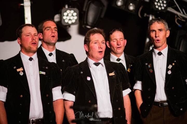 The Jodlerklub Bärgfriede Gstaad performing at the Mad Muni Festival 2022 | Photos courtesy of MMF / Michel Varrin
