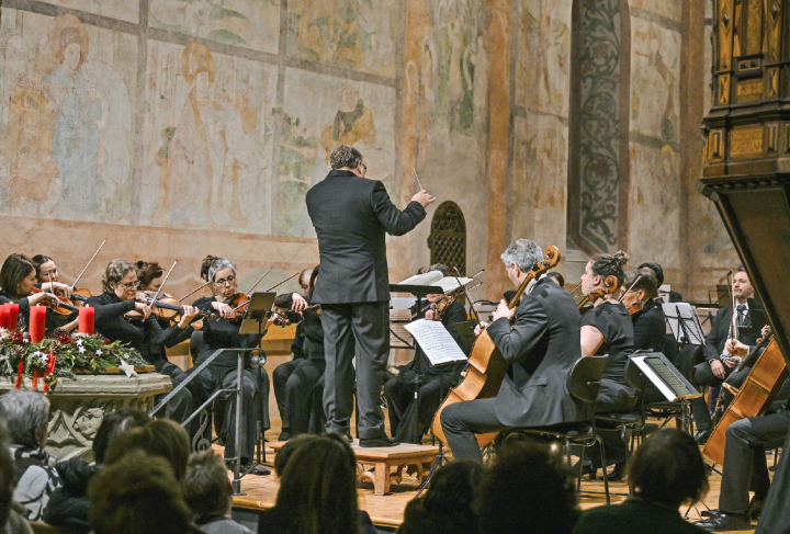 The Orchestra degli Amici under the direction of Michael S. Bach. |  PHOTOS: PHILIPPE CHEVALIER