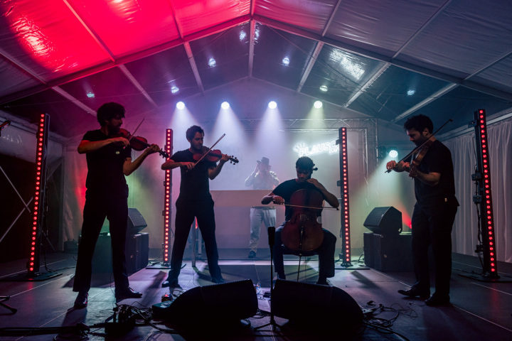 Two genres, one goal: the transfusion of two musical styles. In front, the Vision String Quartet; in the back, DJ and e-violinist Seth Schwarz. All photos by THERESA PEWAL