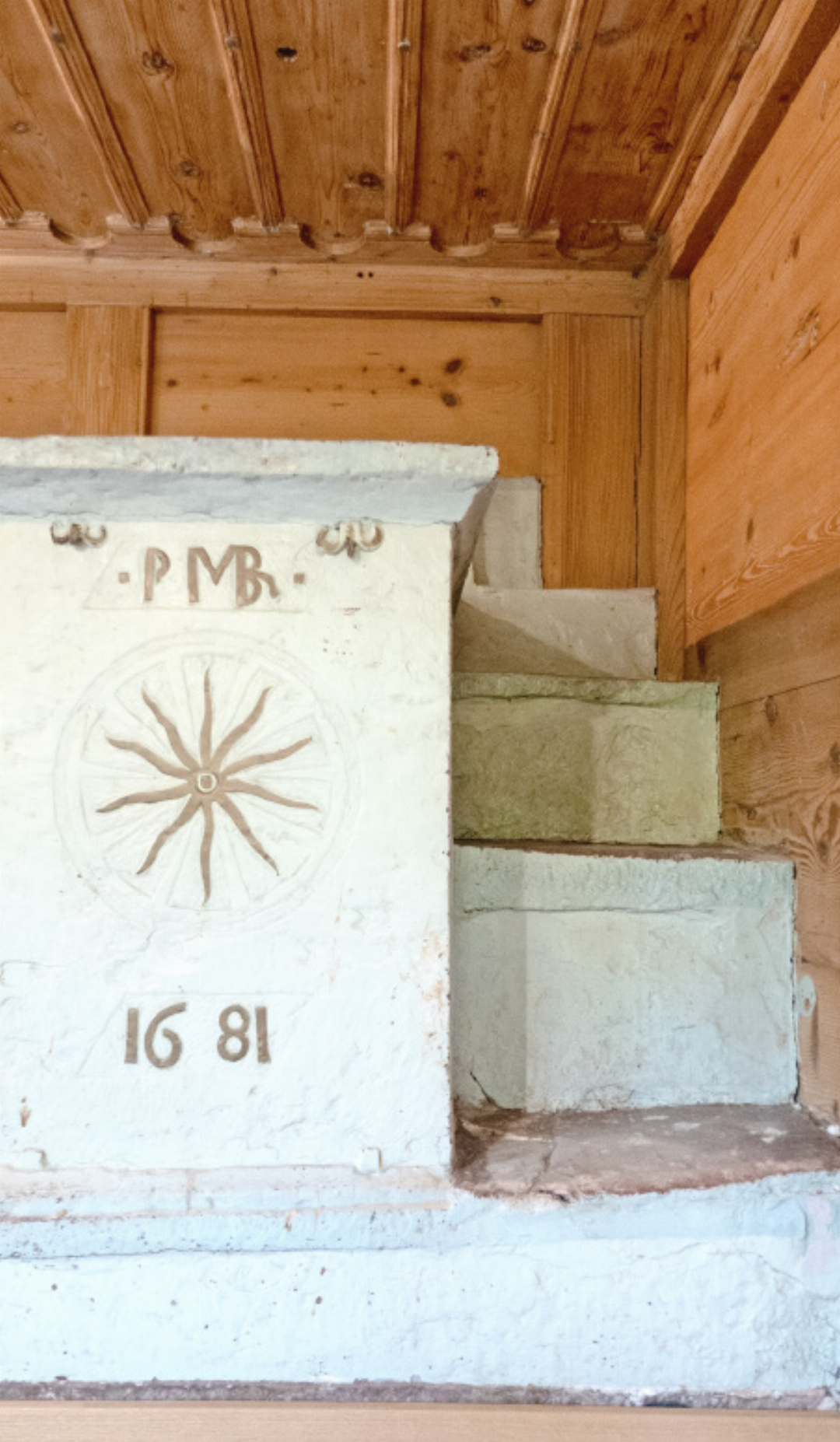 2 The initials and date on the original tiled stove in the main room indicate that Peter Matti and his wifeBarbara Rägerz commissioned the construction of the house: PMBR 2 The initials and date on the original tiled stove in the main room indicate that Peter Matti and his wifeBarbara Rägerz commissioned the construction of the house: PMBR