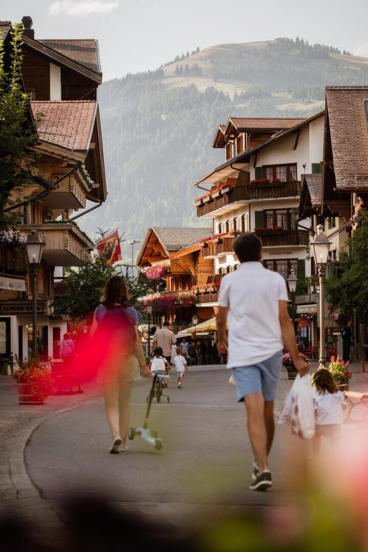 Summer in the Alps | (c) Destination Gstaad / m e l l - by Melanie Uhkötter Summer in the Alps | (c) Destination Gstaad / m e l l - by Melanie Uhkötter